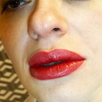 Fel gekleurde permanente lippen make up